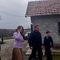 Stojković posetila povratničku porodicu Komatović u Istoku kojoj je Kancelarija za KiM sagradila kuću (foto)