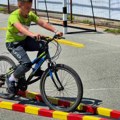 Osnovci se takmičili u vožnji bicikla: Šta znaš o saobraćaju