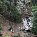 Autobus pao u provaliju u Šri Lanki, 21 osoba poginula, 35 povređeno