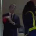 "Ona uvek ovako odgovara" Makron se ponovo oglasio nakon što je popio šamar od žene