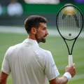 FOTO „Novače, osvajaj Vimbldon, studenti će te dočekati na Slaviji – trebaš nam“: Đoković dobio poruku koja prevazilazi sport…