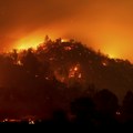 Požar u rumunskim planinama Tibles, uključeni i helikopteri
