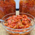 Sezona pripremanja zimnice u Vojvodini u punom jeku: Kupci na Futoškoj pijaci biraju između tradicije i računa
