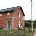Razbio vrata, pa nožem ubo bivšu u vrat: Jezivi detalji pokušaja ubistva u Obrenovcu: Žrtva čuvala svoje i dete od prijatelja…