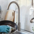 Skrivene opasnosti u kuhinji: 5 predmeta koji su izvor bolesti - i šta koristiti umesto toga