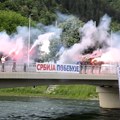 Transparenti „Srbija pobeđuje“ i baklje u znak podrške Vučiću u Šapcu, Kragujevcu, Loznici, Kraljevu, Pirotu, Prijepolju…