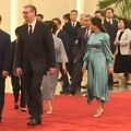 Tamara Vučić u centru pažnje u Pekingu: Pojavila se iza predsednika u satenu koji se presijava (foto)