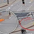 Uznemirujuć snimak Molotovljevim koktelom pogodio muškarca u invalidskim kolicima ispred policijske stanice