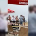 Makljaža žena u bikinijima na plaži: Krvnički se pobile a kad su muškarci krenuli da ih razdvajaju izvukli su deblji kraj…