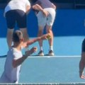 Hit scena u Melburnu: Novak igrao "trte", pa "ubio" člana svog tima