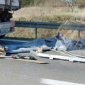 Kombi udario u kamion: Teška saobraćajna nezgoda kod Batočine, pukom srećom izbegnuta tragedija