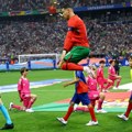 Euro 2024: Ledene kupke u dva ujutro i sklekovi pod tuševima - život portugalskih reprezentativaca sa Kristijanom Ronaldom
