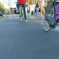 VIDEO: Neposlušni korzo na točkovima: Biciklima blokirane raskrsnice