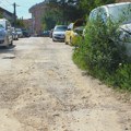 Kragujevački vodovod zamenio cevi u dve ulice: Stanari mesecima u prašini, jer nije vraćen asfalt