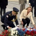 Počast srpskoj trobojci: Ceremonija kod Trijumfalne kapije povodom Dana jedinstva, slobode i nacionalne zastave (foto)