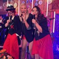 Noć tambura i boema: "Frajle" zasijale u svom prepoznatljivom stilu, a društvo im pravili i tamburaši (foto)