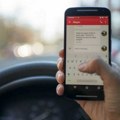 Због система помоћи у аутомобилу возачи све више “висе” на смартфону