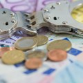 Uhapšena osumnjičena da je zloupotrebom položaja u banci prisvojila deset miliona dinara