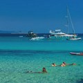 Ову плажу на Јадранском мору називају "Хавајима": Тиркизно море и бели шљунак остављају без даха - место које нема…