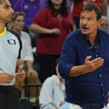 Da li je ovo "najjača" slika u poslednje vreme: deca igraju, Ataman besni, a naše legende mu se smeju...