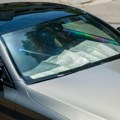 Mnogi pogrešno stavljaju zaštitnu foliju od sunca u automobilu: Zbog jedne greške stalno pada, evo u čemu je caka