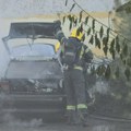 (Foto, video) Izgoreo auto u Novom Sadu! Vatra progutala vozilo, dim se i dalje širi iz unutrašnjosti: vatrogasci na licu mesta…