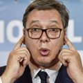 „Vučićeva bizarna predstava“: Predsednikovo „pranje“ automobila propratili i regionalni mediji
