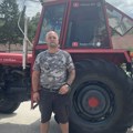 Putuje traktorom i obilazi zemlje bivše SFRJ, sada je posetio i Čačak (VIDEO)