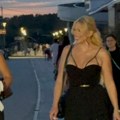 Na Arijinoj proslavi sve oči uprte u nju: Milica u nikad izazovnijem izdanju, istakla dekolte, sevnula i noga
