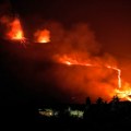 Ponovo eruptirala Etna! Oblak pepela otišao preko tri kilometra uvis, aktiviran crveni alarm, otkazano na stotine letova