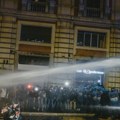 Sukobi u centru Rima, policija upotrebila vodene topove i suzavac