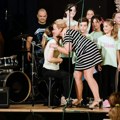 VIDEO. Deseti dan festivala: Koncert hora „Vivak“ obeležio osmi rođendan devojčice Zorane i jubilej 25 godina…