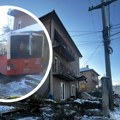 "Telegraf" na mestu karambola u Ritopeku: Krš i lom, umalo tragedija, samo badnjak je ostao čitav u dvorištu