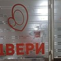 Razbijeno staklo na kancelariji Dveri u Novom Sadu: Treći put u tri meseca