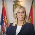 "Napadi na policiju su krivično delo i moraju biti sankcionisani" Ministarka Popović: Pozivam na smirivanje tenzija