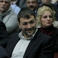 SNS batinaš Vlada Mandić šutirao studente u centru Beograda VIDEO