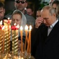 Kada je Putin prvi put kleknuo kako bi se pomolio