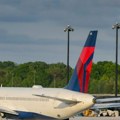 Avion kompanije Delta Er Lajns zakačio drugi avion i otkinuo mu rep