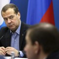 "Glupa osoba koja radi za Putina!" Tramp žestoko izvređao Medvedeva