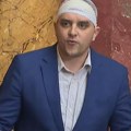 "Ljude ispred Skupštine bodu nožem" Poslanik ZLF se pojavio u parlamentu sa čalmom na glavi posle izbora u Mionici, odgovorio…