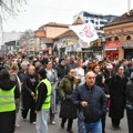 "Sremac ne ćuti": Održan protest ispred Prve niške gimnazije, deo zaposlenih žali se na pritiske zbog podrške studentima