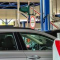 Putnici zarobljeni na granici: Autobusi stoje satima na Batrovcima