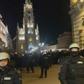 Počeo protest „Dalje ruke od Miletića“ u Novom Sadu, prisutne jake policijske snage oko Srpskog narodnog pozorišta