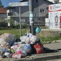Haos u Sjenici: Smeće po ulicama, iscepane zastave i sve više pitanja građana