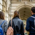 Među tinejdžerima u Srbiji kruži beli prah "Sniffit". Pokrenut opasan trend! Ušmrkavaju supstancu koja šteti mozgu i drugim…