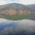 "U jezeru Međuvršje velika količina uginule ribe, nadležni da reaguju"