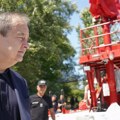 Vatrogascu izbio požar u kući dok je gasio stolove. Dačić obišao brod za gašenje vatrene stihije u Deliblatskoj peščari…