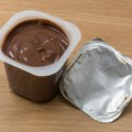 Da li je opasno lizati aluminijumski poklopac pudinga ili čaše jogurta?