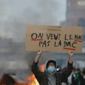 Eskalacija protesta u Francuskoj: Blokirano više od 160 škola i 30 kampusa, povređeno 119 učenika i osoblja i 83 policajca