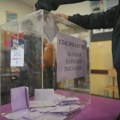 Incidenti u Doljevcu: Članica biračkog odbora dobila šamar, tridesetak ljudi upalo na biralište i pretilo